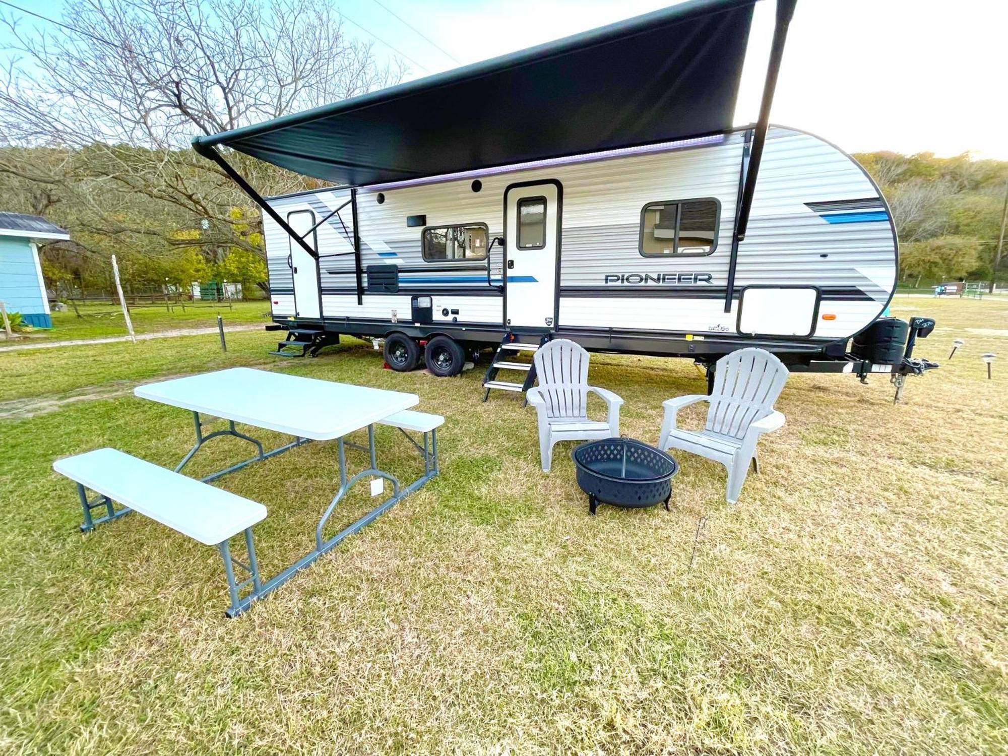 Rv Located On Private Property, Providing Access To The Guadalupe River, Accommodates Up To 5 Guests New Braunfels Exteriér fotografie